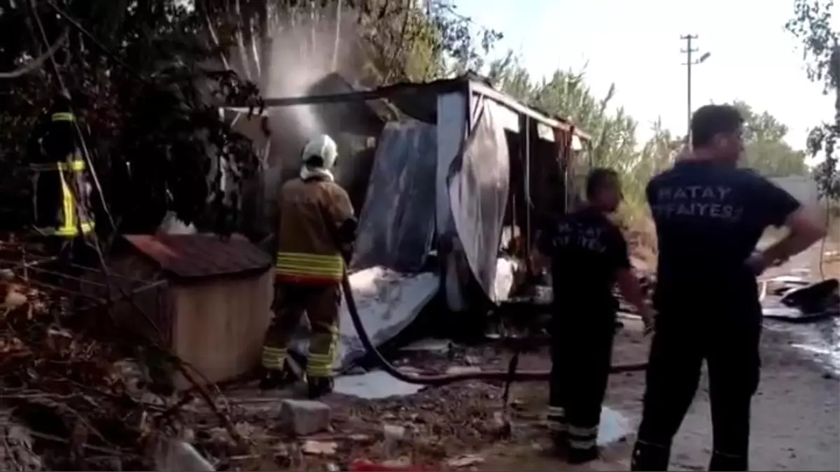 Hatay\'da Konteyner Yangını: Kullanılamaz Hale Geldi
