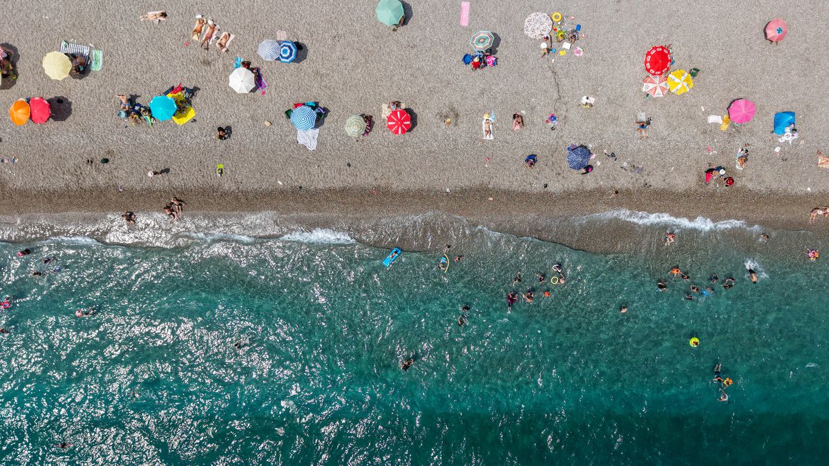 Antalya Sıcakları: 36 Derece ve Denizde Serinleme
