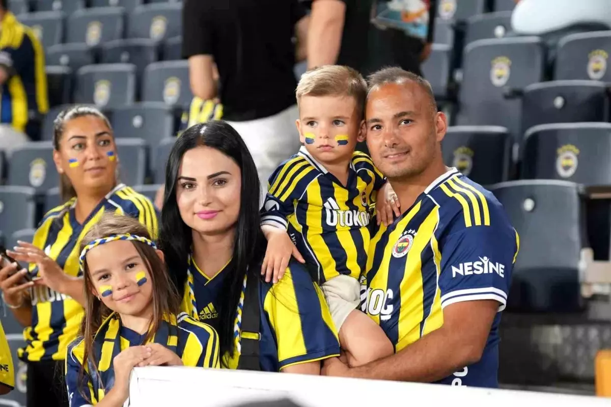 Fenerbahçe Kocaelispor\'u 1-0 Önde Geçti