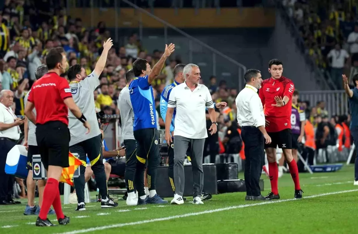 Fenerbahçe Kocaelispor\'u 3-1 Mağlup Etti