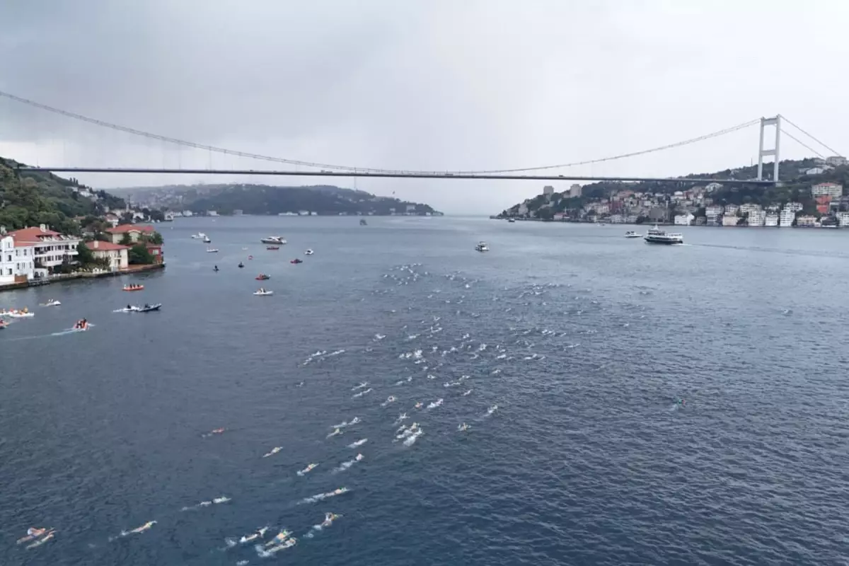 37. Boğaziçi Kıtalararası Yüzme Yarışı\'nda binlerce yüzücü kıtaları birleştirdi