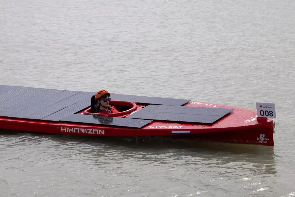 Güneş Enerjili Tekne Yarışı Balaton Gölü\'nde