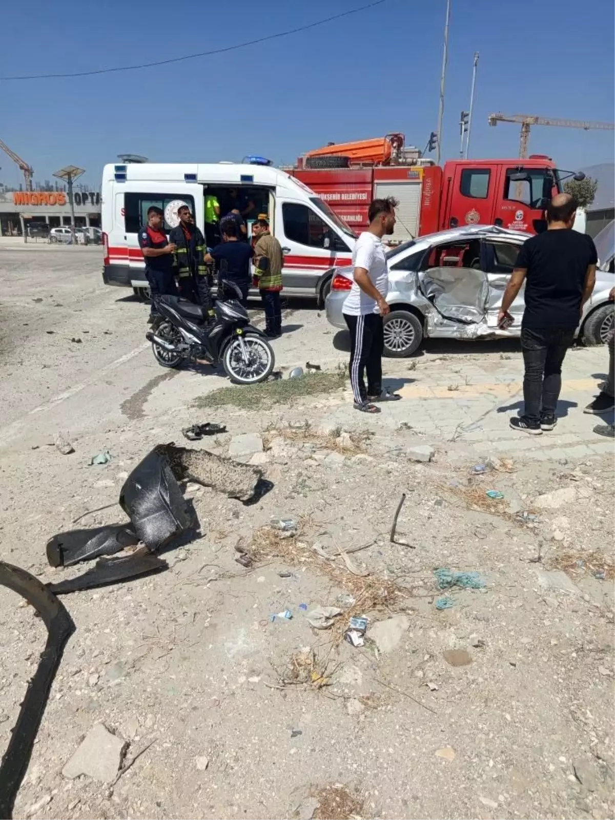 Hatay\'da Trafik Kazası: İki Sürücü Yaralandı