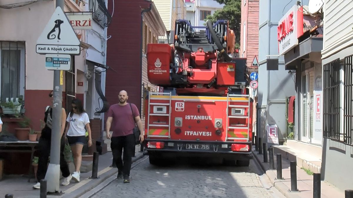 Beşiktaş\'ta Üçüncü Kat Yangını