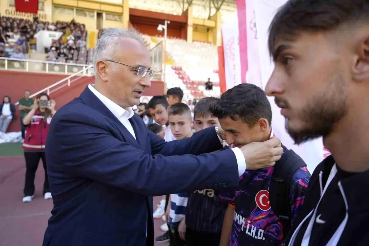Gümüşhane\'de \'Aile Yılı\' Tek Yürek Futbol Turnuvası Tamamlandı