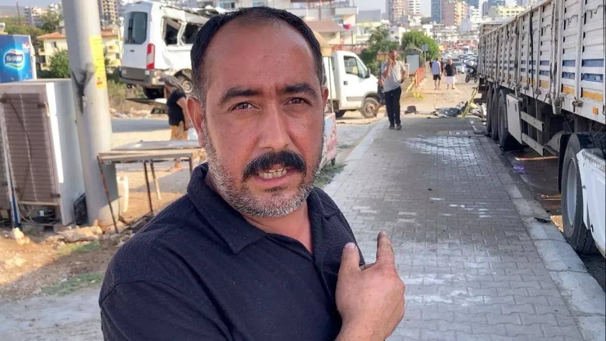 Mersin\'de yurt çocuklarını taşıyan minibüs kaza yaptı