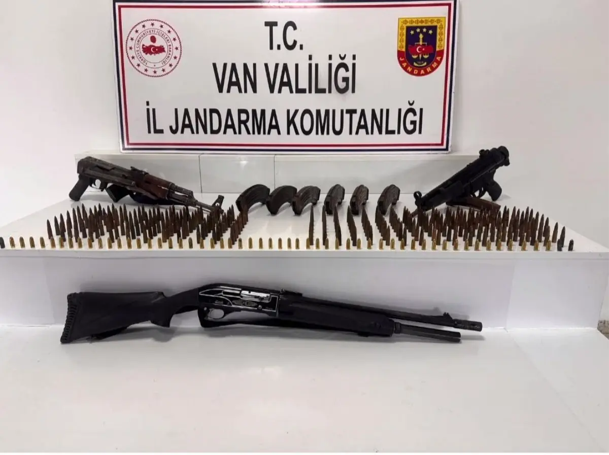 Van\'da Silah ve Fişek Ele Geçirildi