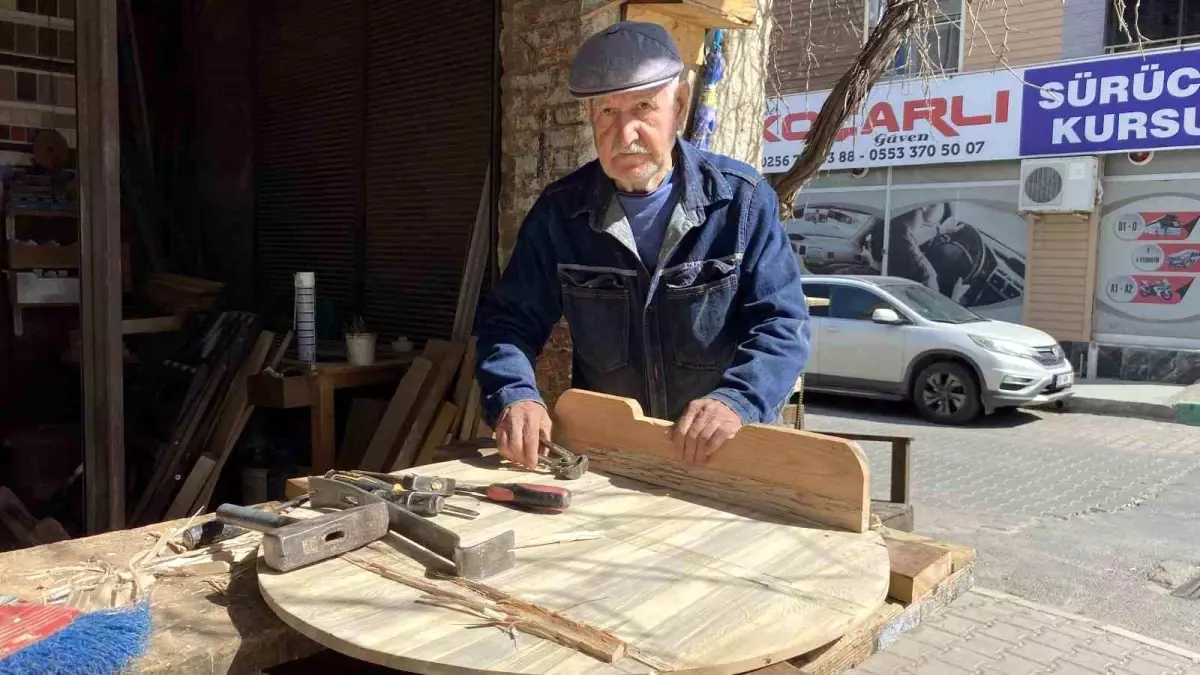 Aydın\'da Marangoz Ustası Gelecekten Endişeli
