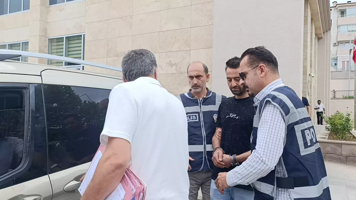Aranan Mahkum Sokakta Yakalandı