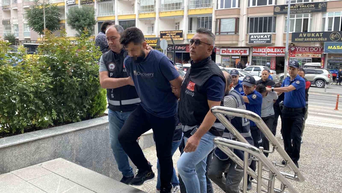 Polis ve Savcı Kılığına Giren Dolandırıcılara Operasyon