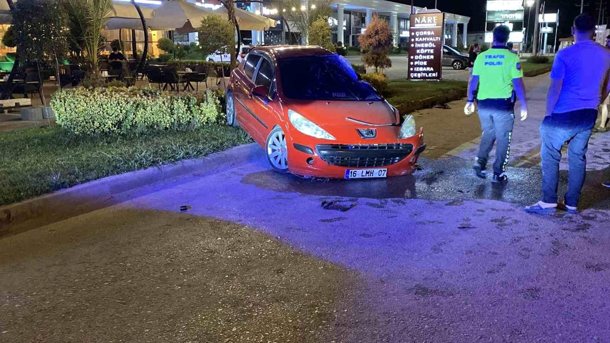İnegöl\'de Kontrolden Çıkan Araç Takla Attı