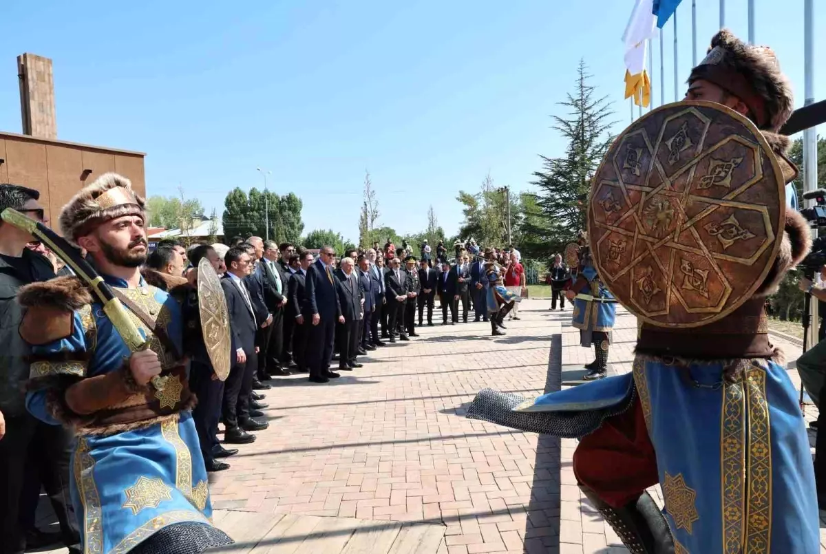 Cumhurbaşkanı Erdoğan: "Ahlat Kızılelma\'nın anahtarıdır"