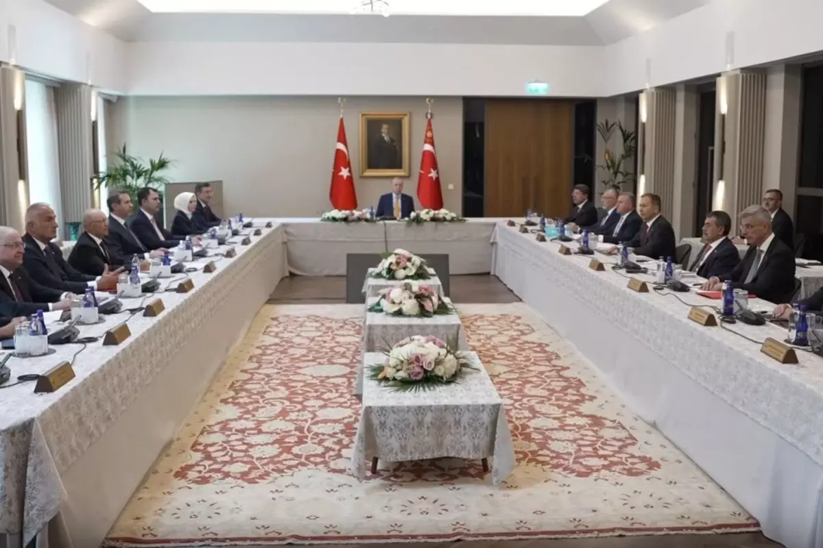 Cumhurbaşkanı Erdoğan başkanlık etti! Malazgirt Zaferi\'nin yıl dönümünde kabine, o ilçede toplandı