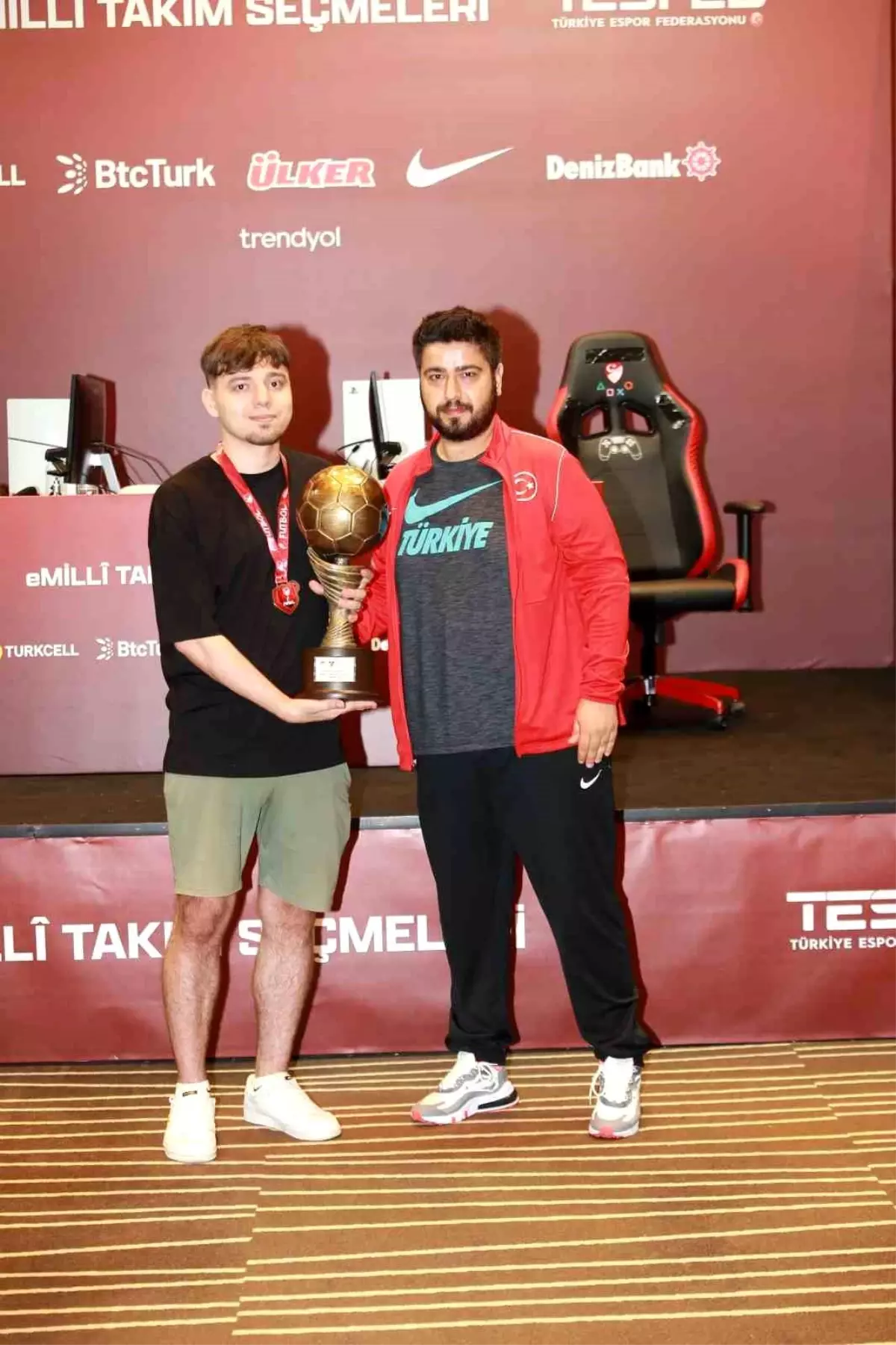 eMilli Takım\'da Berk Turan Şampiyon Oldu