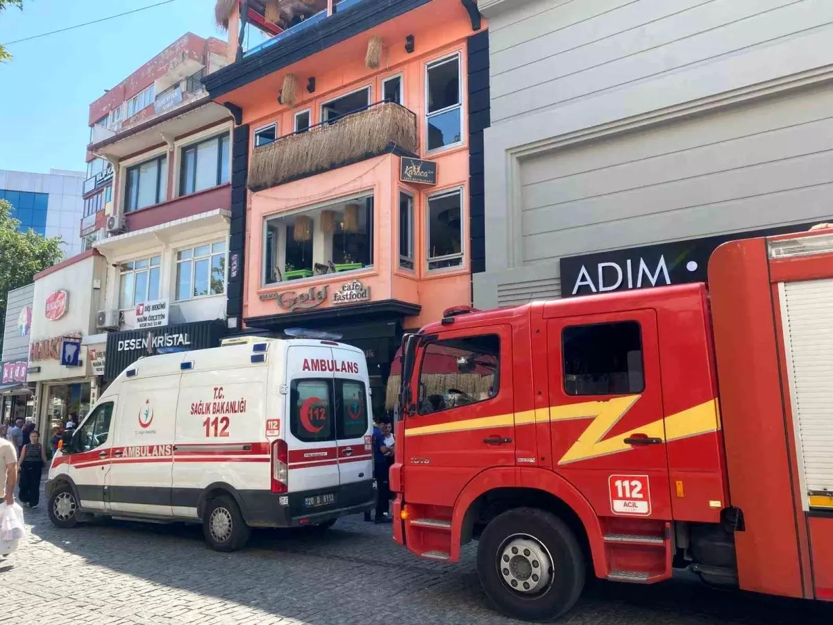 Denizli\'deki Kafede Fritöz Yangını