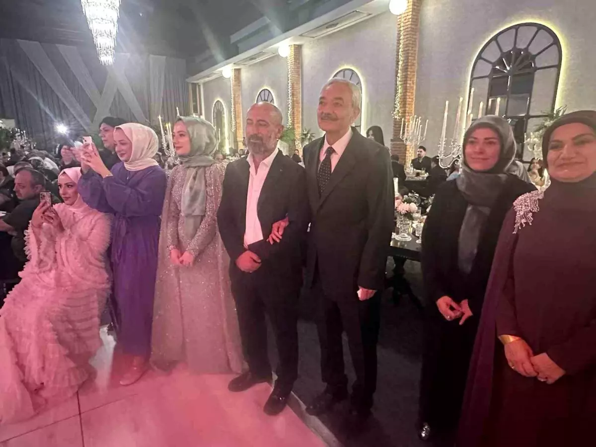 Kocasinan Belediyesi Eski Basın Yayın Müdürü\'nün Oğlu Evlendi