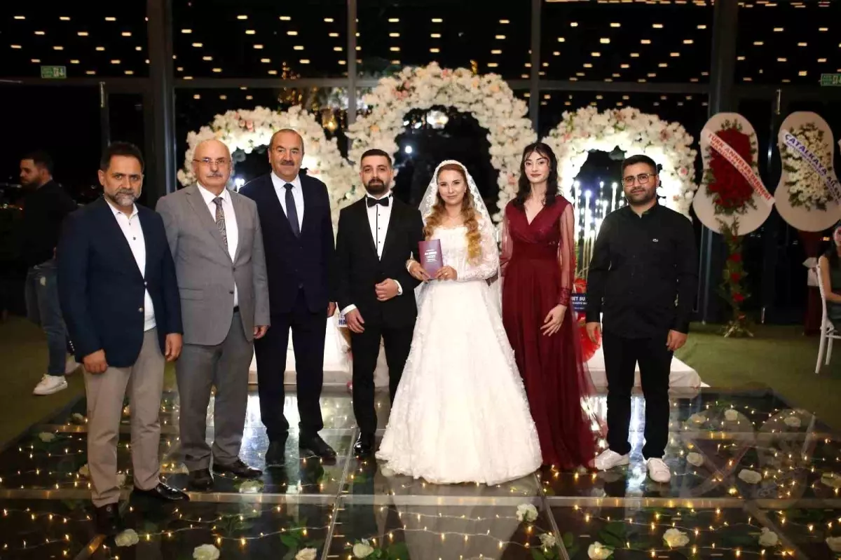 KURSDER Başkanı Ayşe Kavaz\'ın Oğlu Eda Çatalkaya ile Evlendi