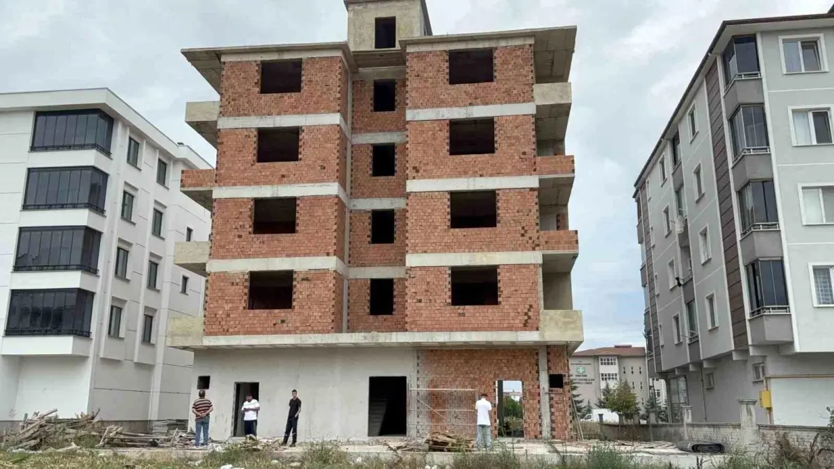 15 yaşındaki kayıp kız çocuğu inşaatın önünde ölü bulundu
