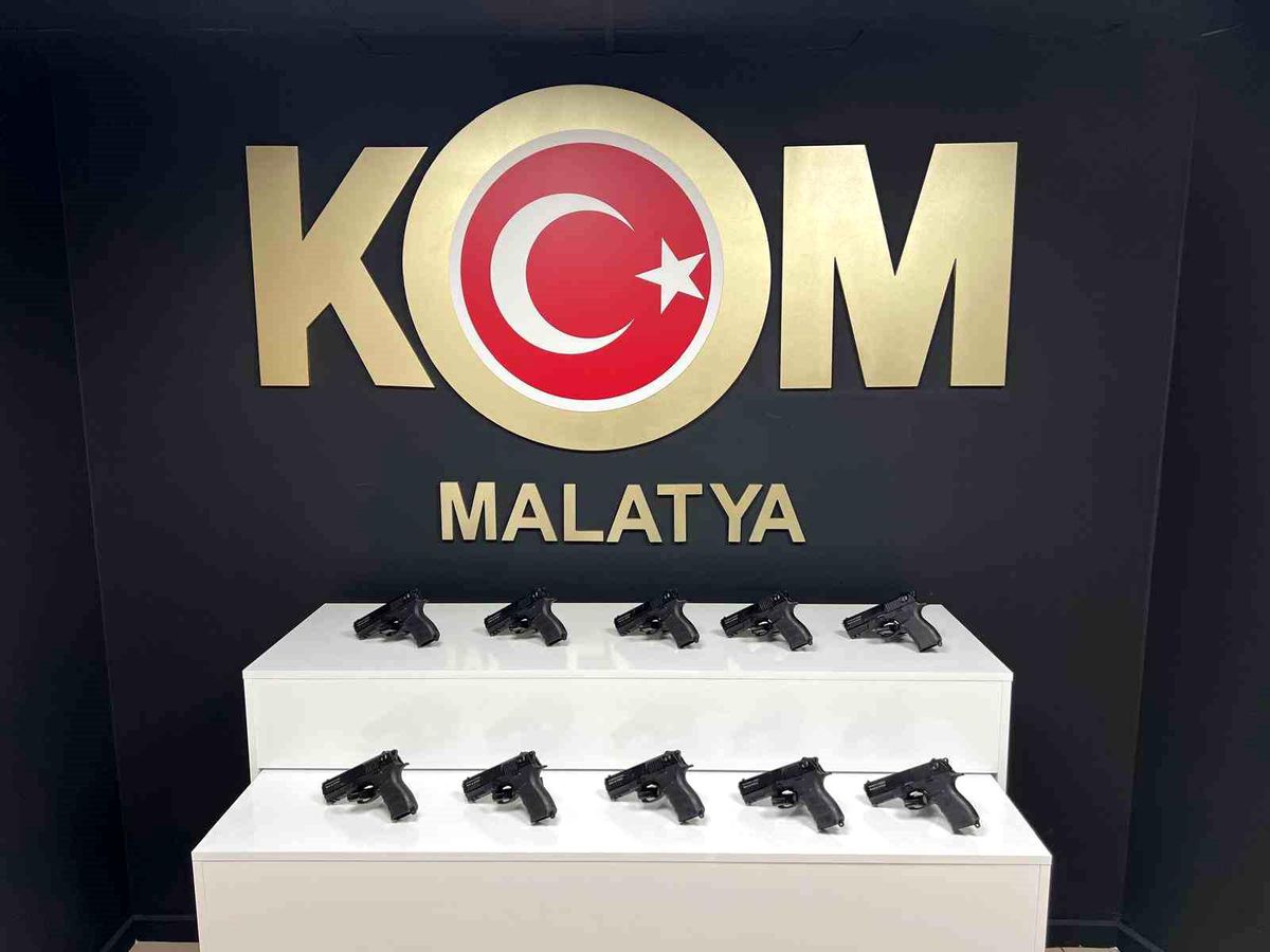 Malatya\'da Otobüste 10 Ruhsatsız Tabanca Ele Geçirildi
