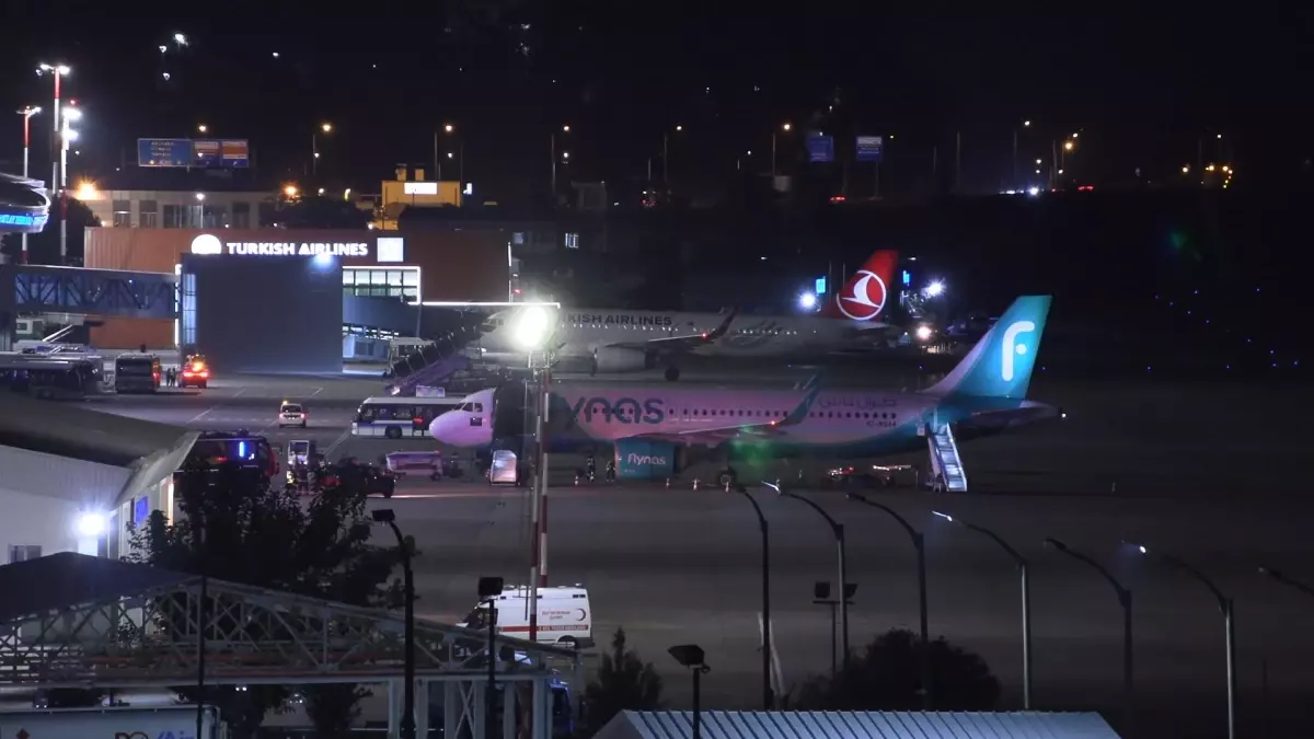 Flynas Uçağı Acil İniş Yaptı