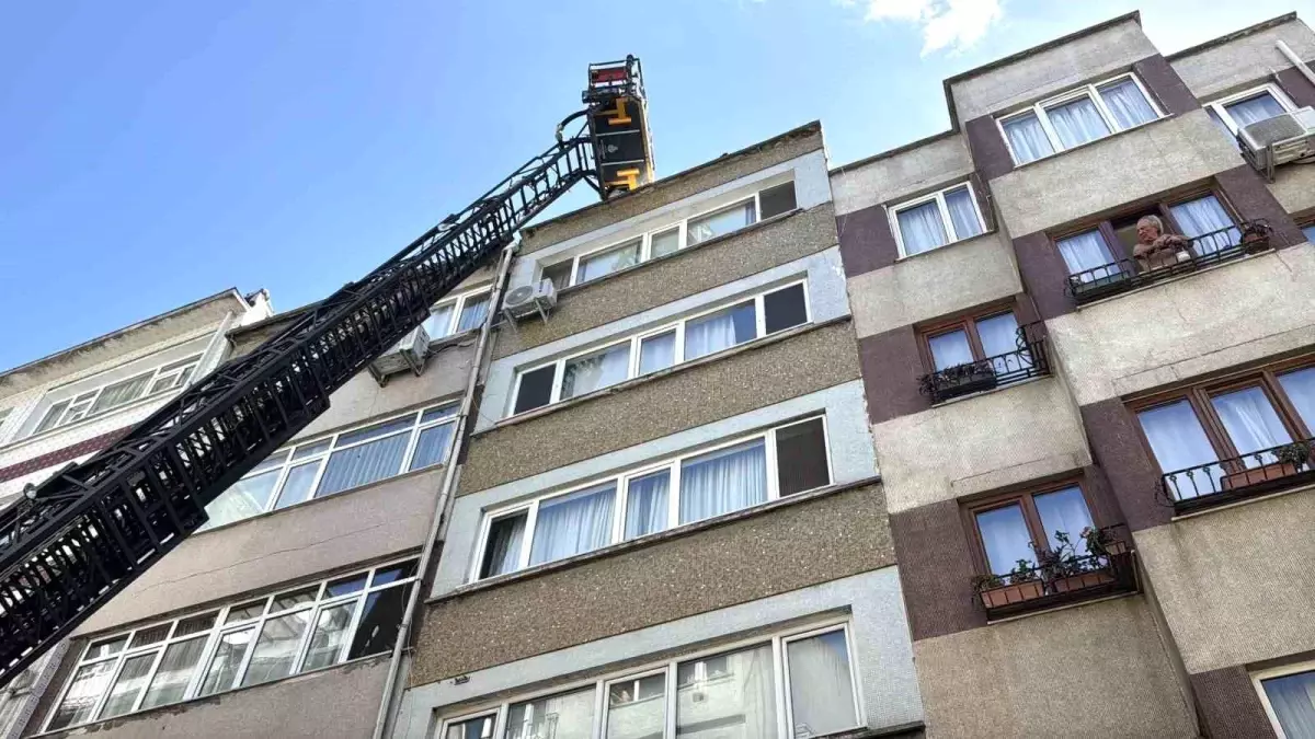 Şişli\'de Restoran Bacasında Yangın