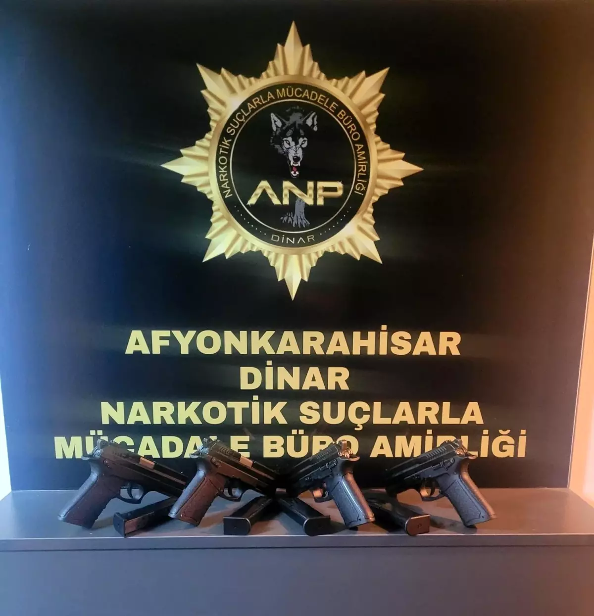 Ruhsatsız Tabancalar Ele Geçirildi