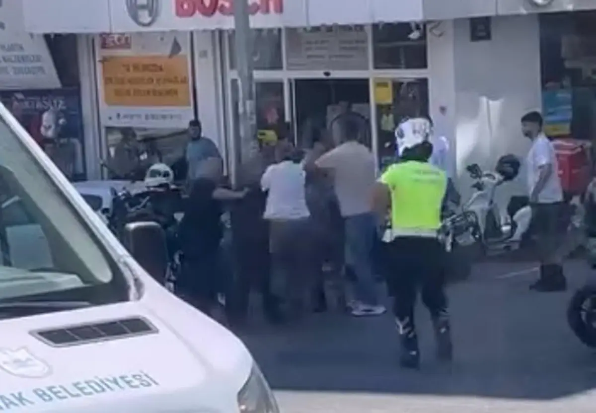 İzmir\'de Trafik Polisine Saldırı