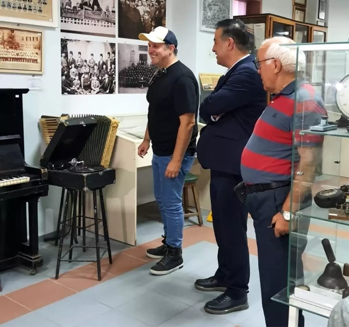 İlker Ayrık, Balıkesir Lisesi\'ni Ziyaret Etti
