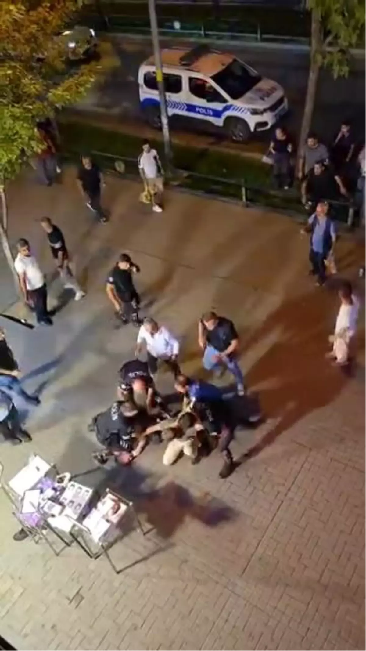 Bursa\'da Giyim Mağazası Önünde Kavga: 4 Yaralı