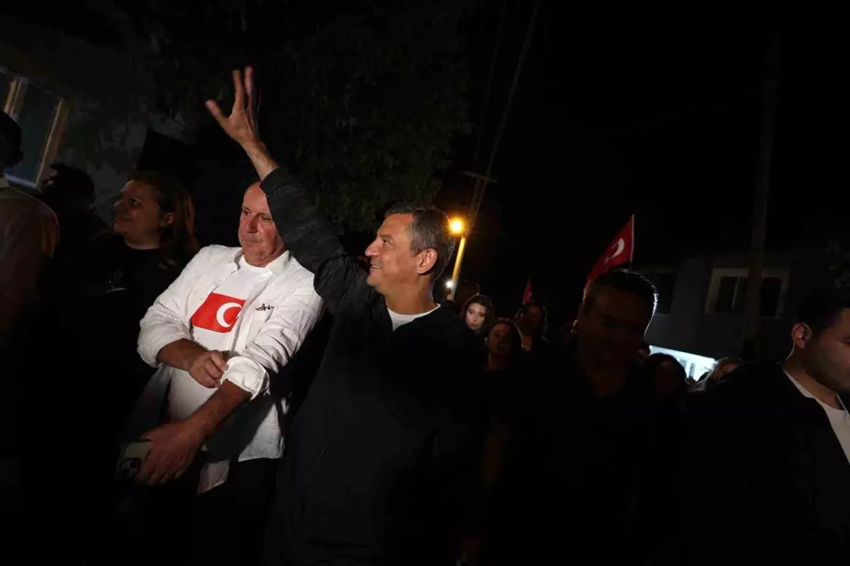 CHP Genel Başkanı Özgür Özel, Kocatepe\'ye Zafer Yürüyüşü Düzenledi