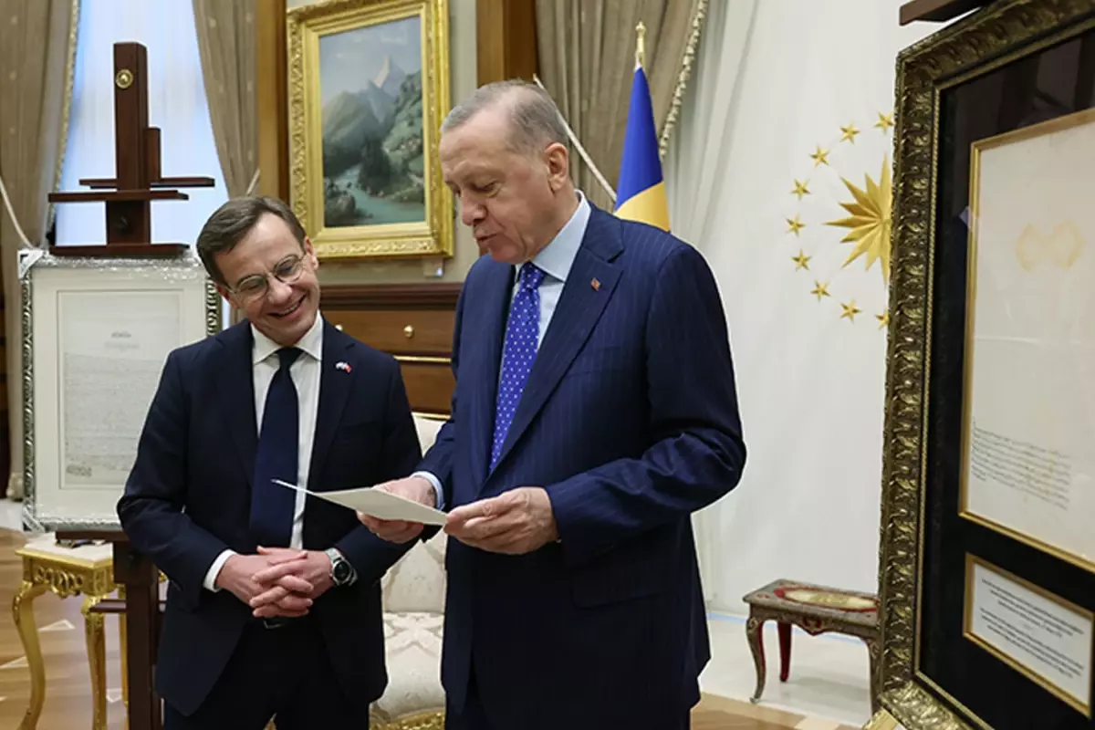 Diplomatik skandal! Türkiye\'ye ait gizli belgeler tuvalette unutuldu