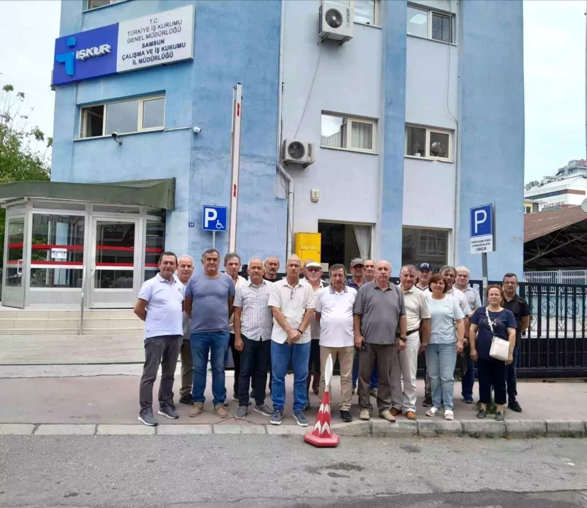 Emekli Astsubaylar İŞKUR\'a Başvurdu