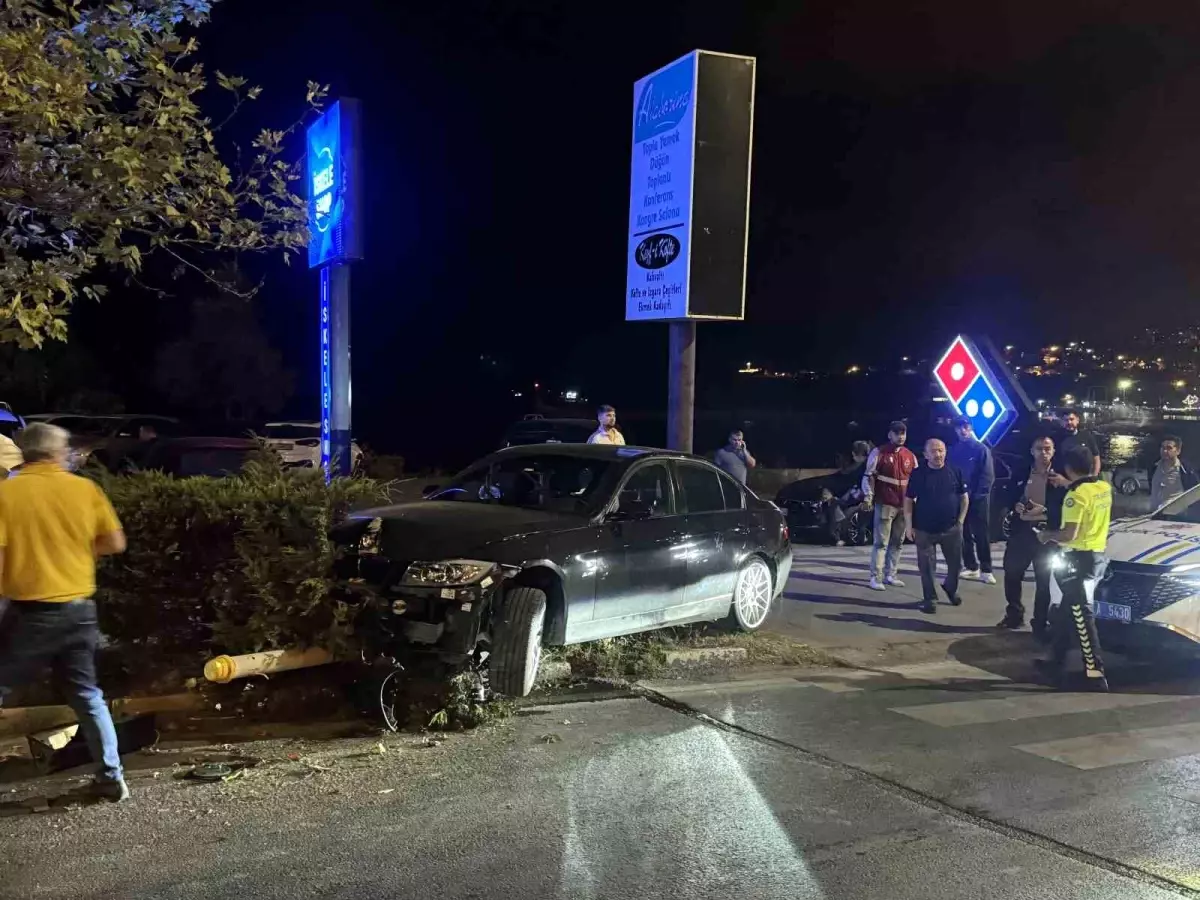 Zonguldak\'ta Eski Belediye Başkanı İsmail Eşref\'in Aracı Tır ile Çarpıştı