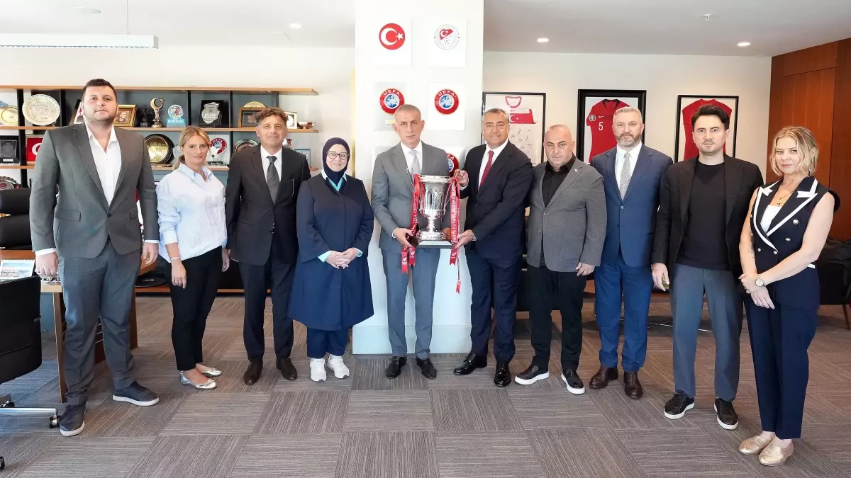Galata Spor Kulübü TFF Başkanı\'nı Ziyaret Etti