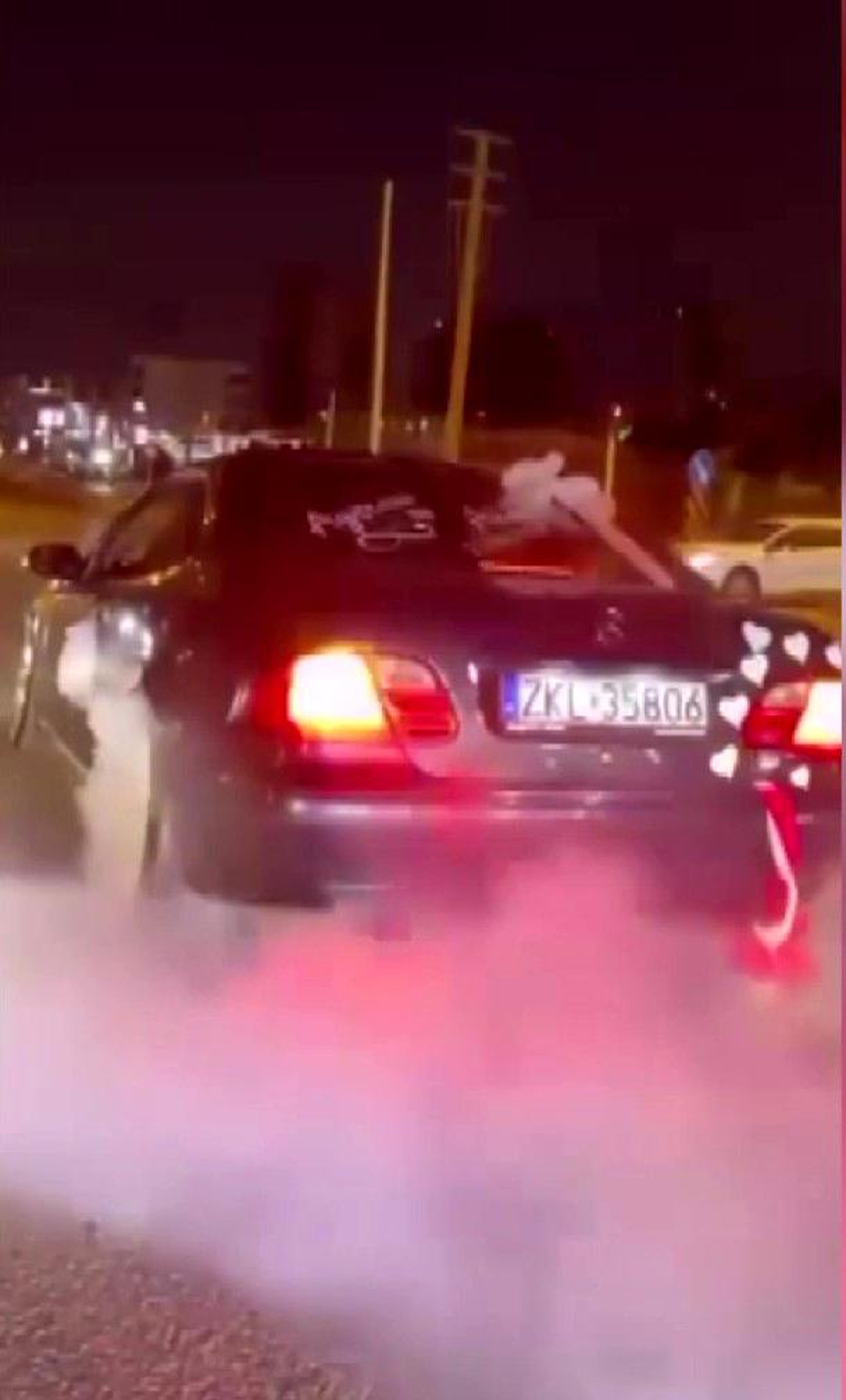 Gelin Arabasıyla Trafiği Durdurdu