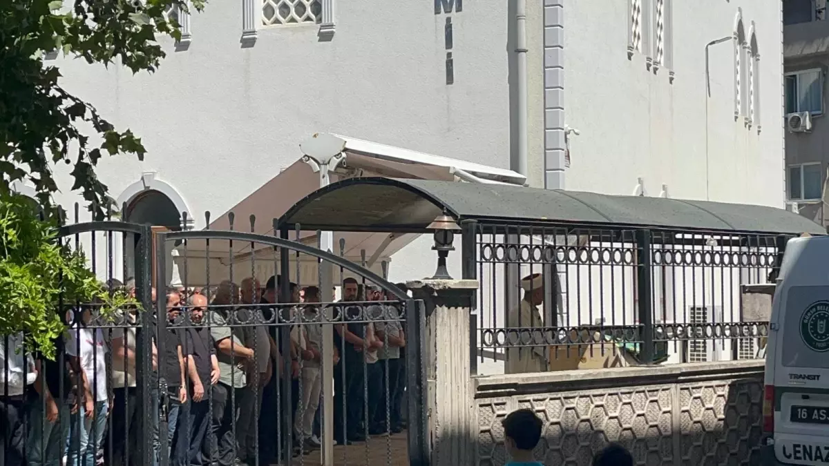 Zincirleme Kazada Genç Adam Hayatını Kaybetti