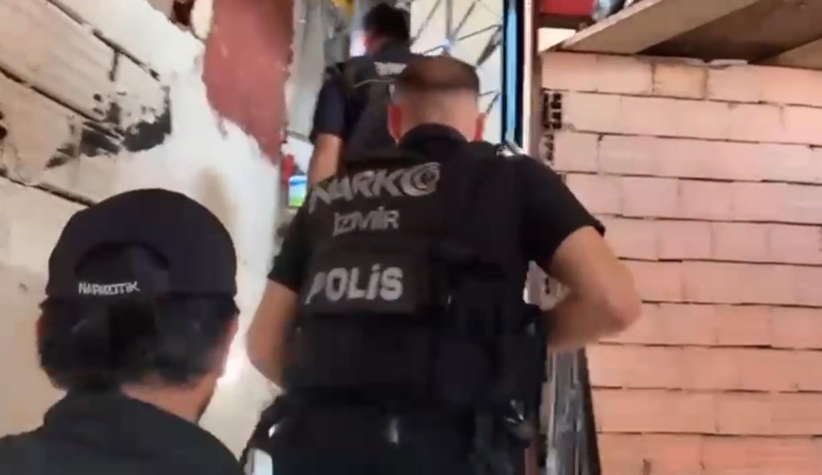 İzmir\'de Uyuşturucu Operasyonları: 130 Tutuklama