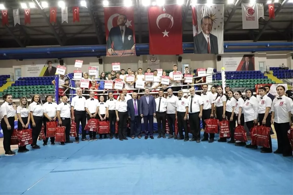 Kütahya Belediyespor, Zafer Kupası\'nda Yıldızlar Kategorisinde Şampiyon Oldu
