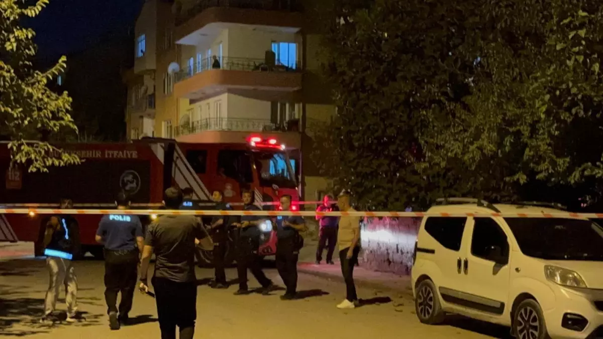 Malatya\'da Çatı Göçtü, Anne ve Kızı Kurtuldu