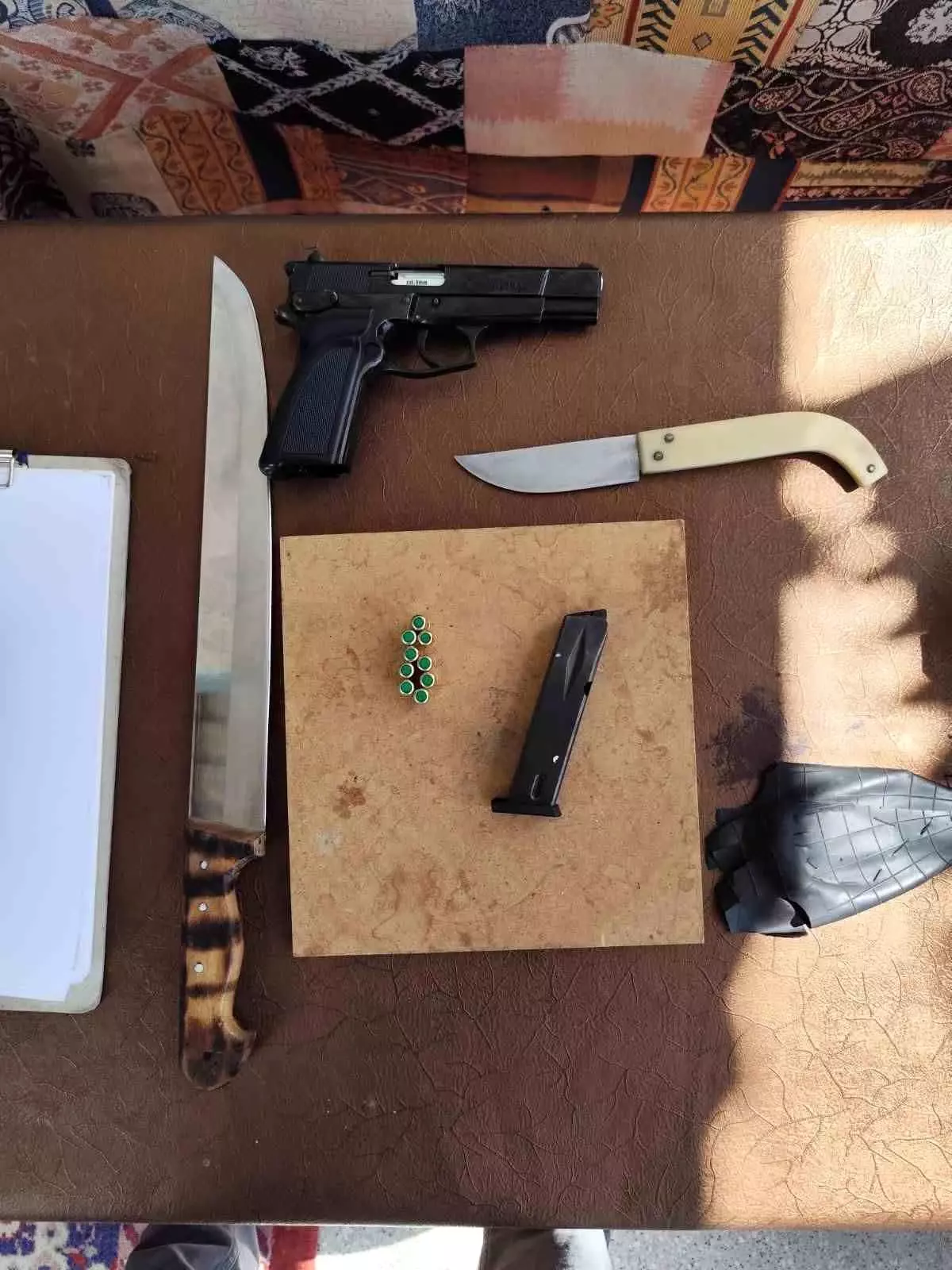 Kayseri\'de 16 Yaşındaki Çocuğa Silah ve Bıçak Ele Geçirildi