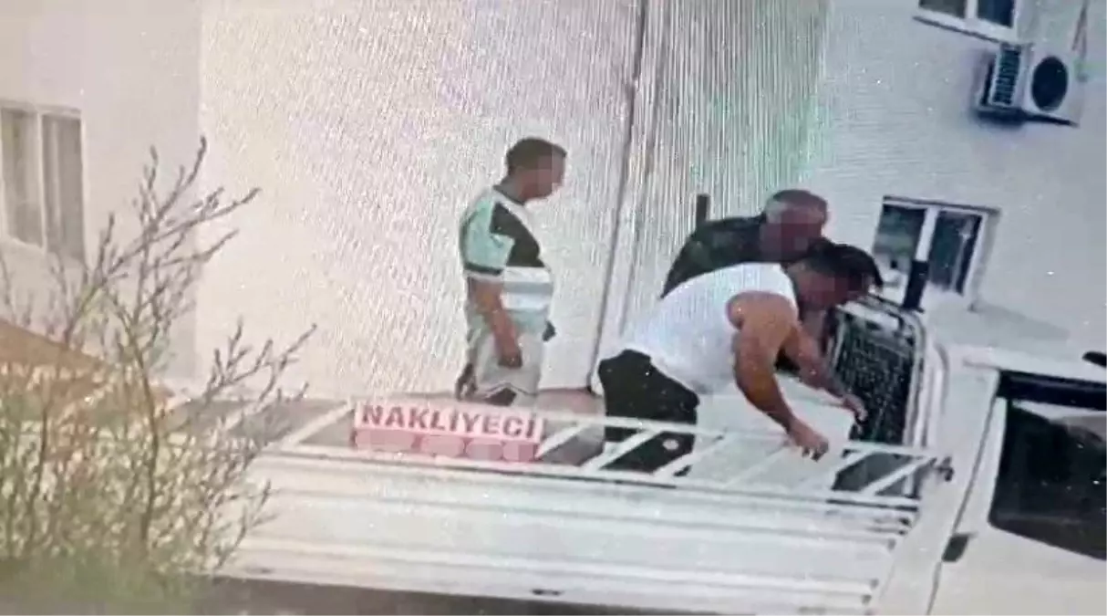 Eşinden Uzaklaştırma Kararıyla Eşya Çalan Koca