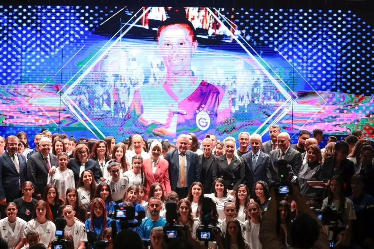 II. Kristal Ayaklar Ödül Töreni\'nde Kadın Futboluna Destek Mesajları