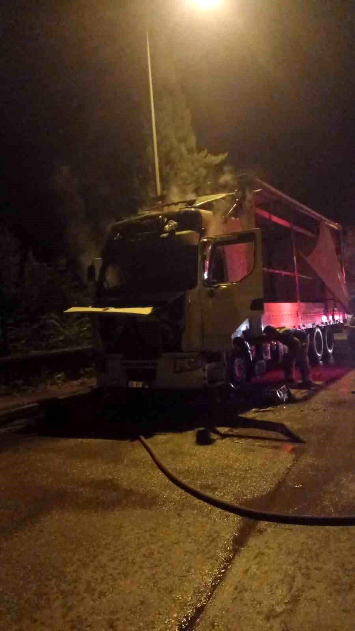İnegöl\'de Park Halindeki TIR Yangını