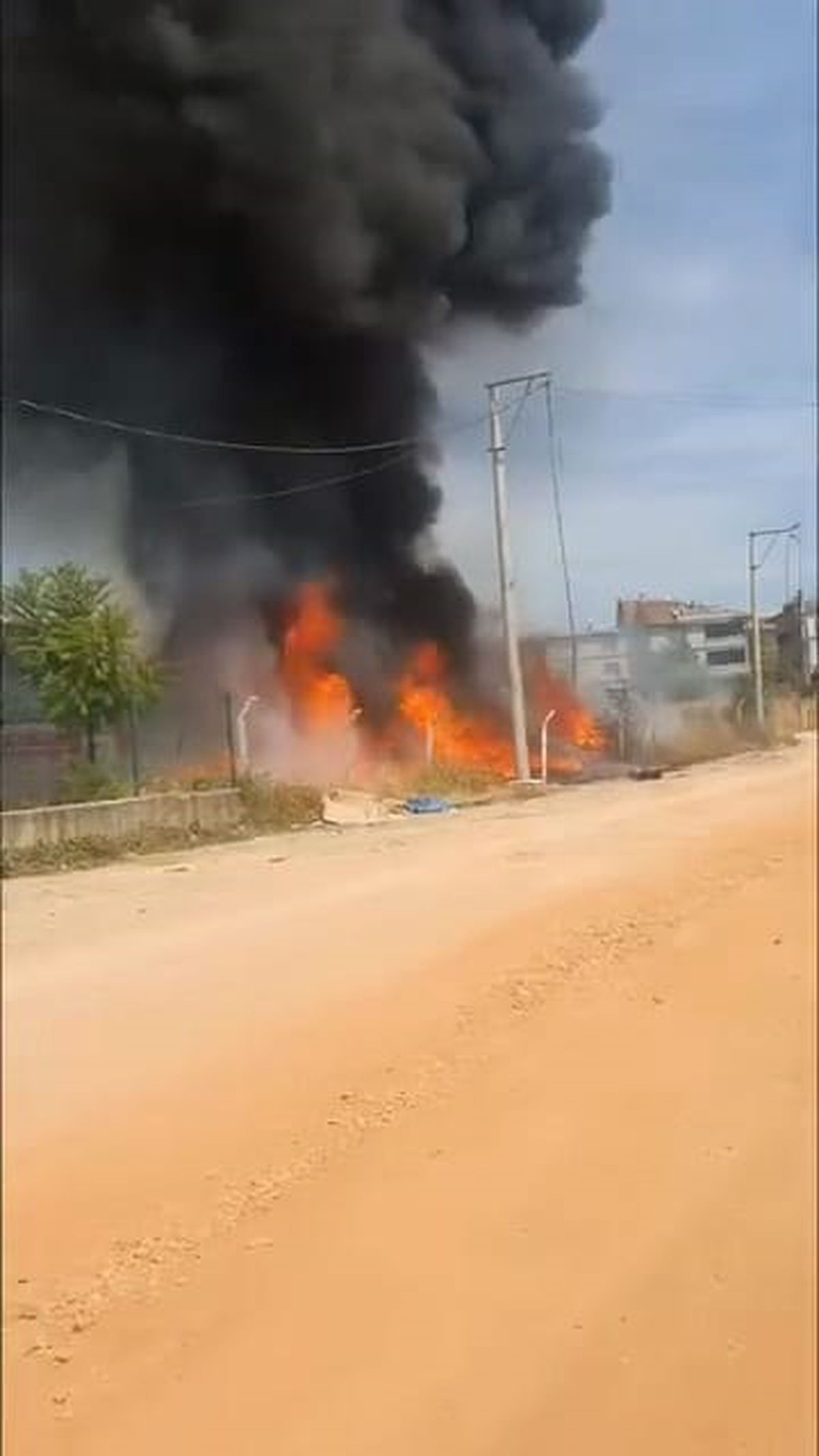 İnegöl\'de Atık Malzeme Yangını