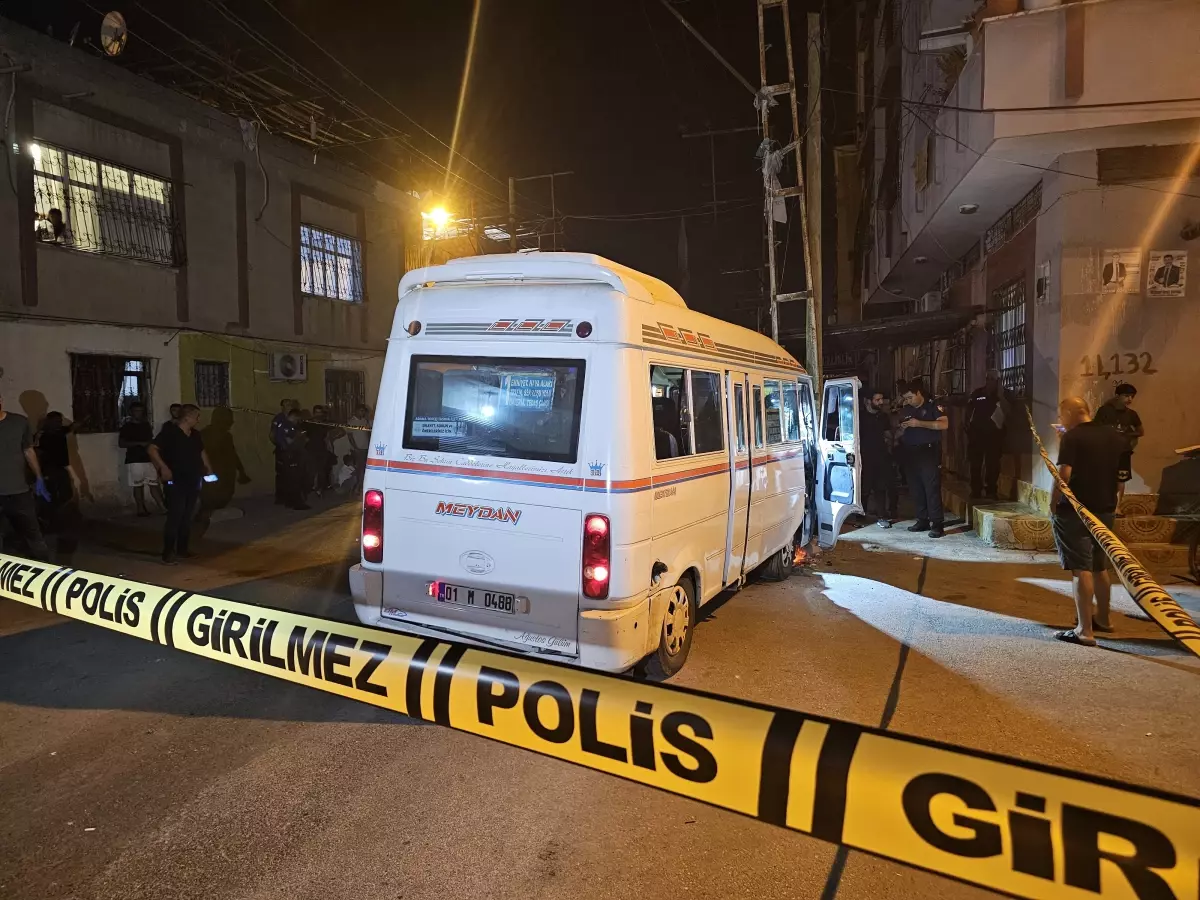Adana\'da Dolmuş Şoförü Silahlı Saldırıda Öldürüldü