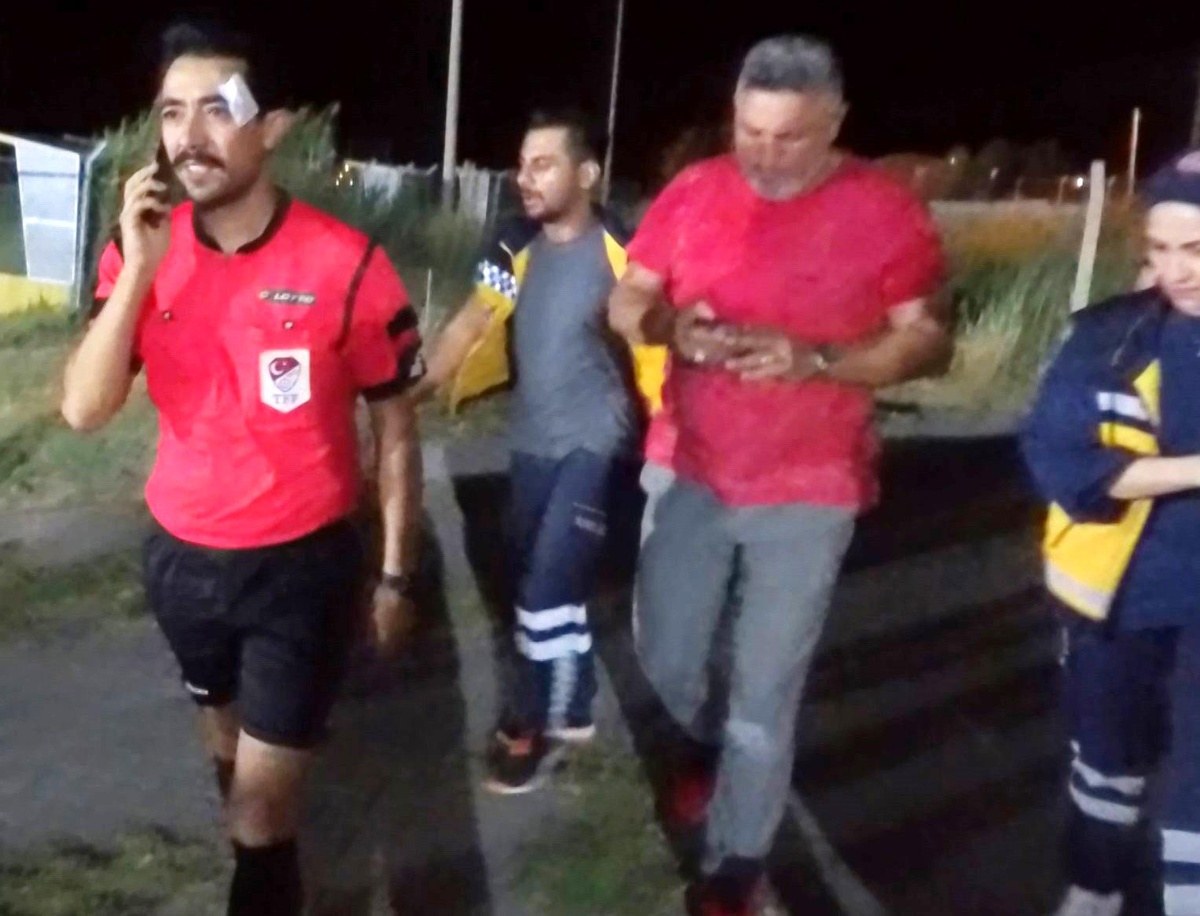 Futbol Maçında Hakeme Saldırı