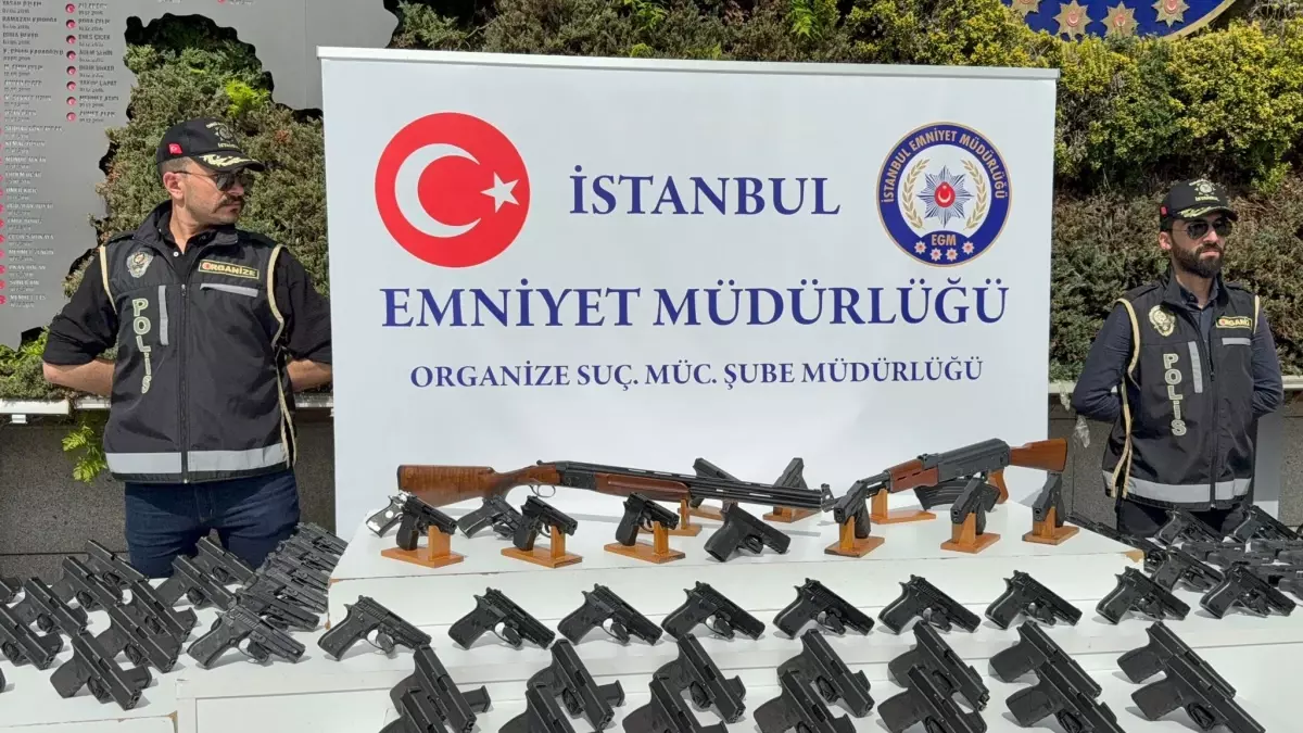 İstanbul\'da Motosikletli Suç Çetelerine Operasyon