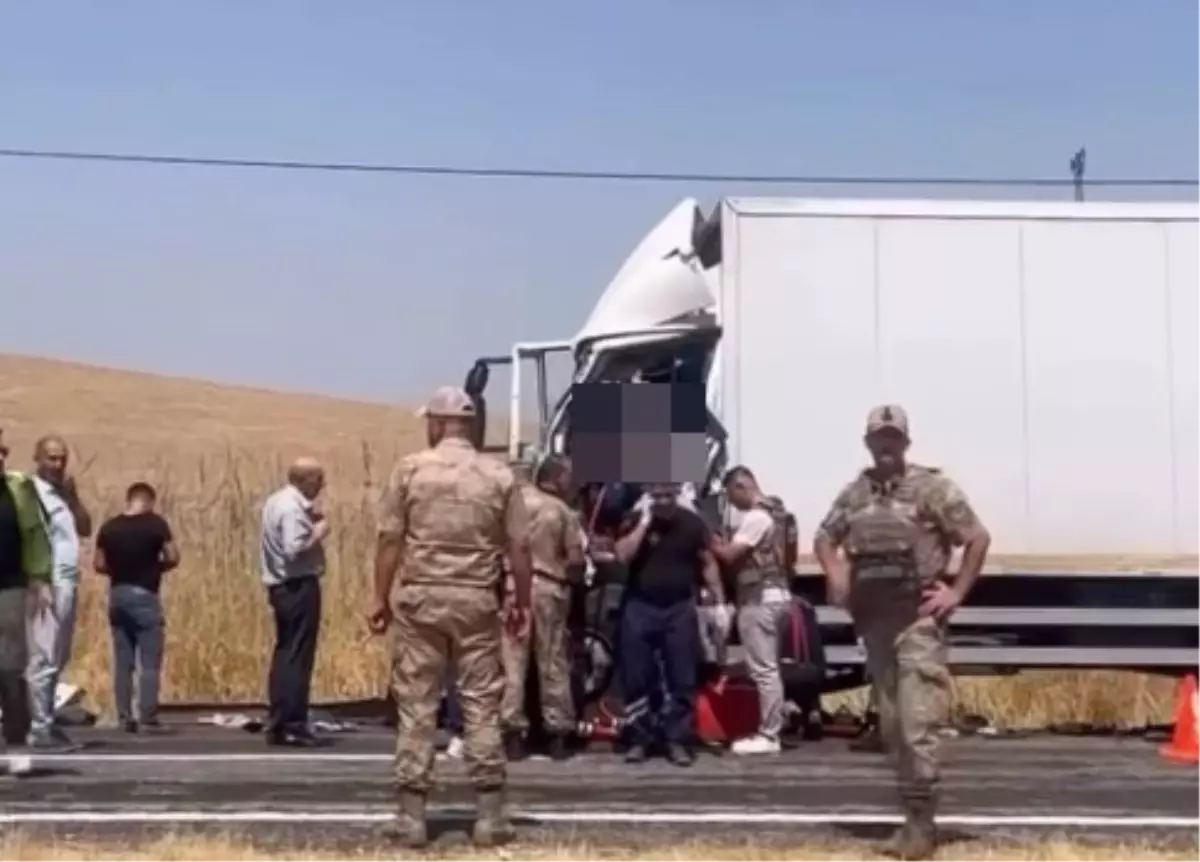 Diyarbakır\'da TIR Kazası: Sürücü Hayatını Kaybetti