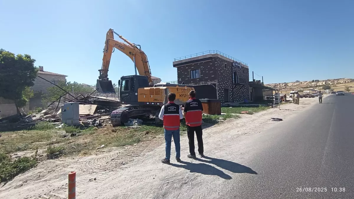 Kapadokya\'da Kaçak Otel ve Restoran Yıkıldı