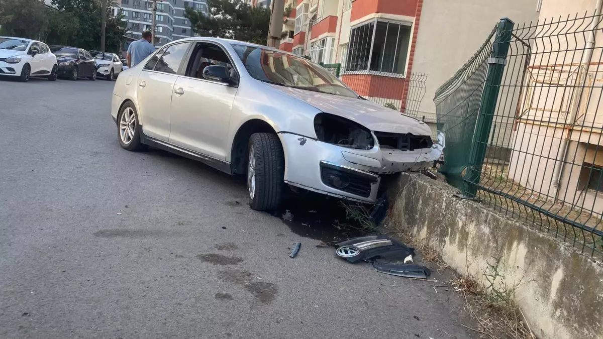 Alkollü Sürücü Duvara Çarptı